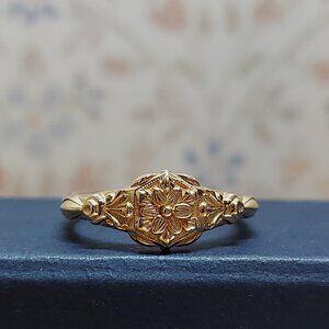 14K gold signet ring. Size 7.5